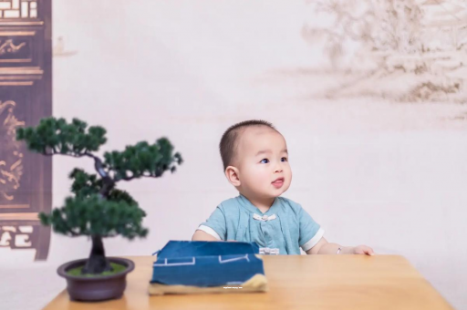 文昌满月宝宝放屁臭